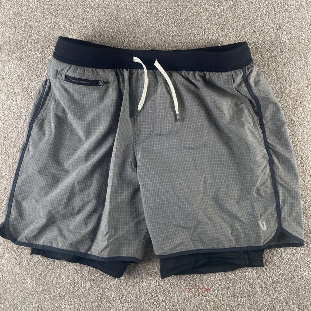 Vuori Kore Shorts Men XL (34) Grey Grid Performance Lined Athletic Training V346